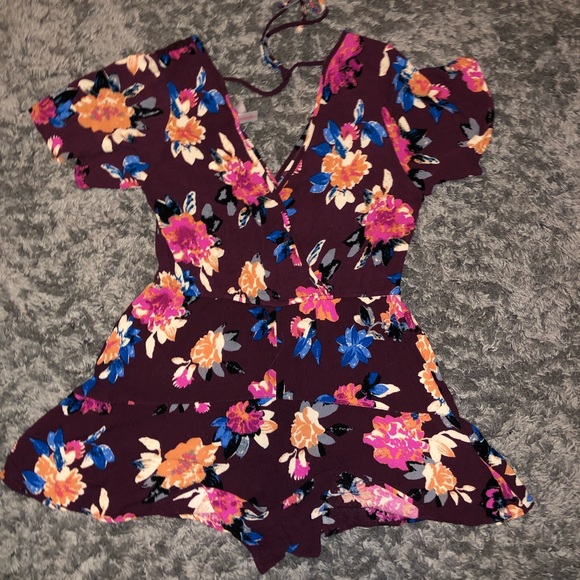 Flowery Romper - Picture 5 of 8